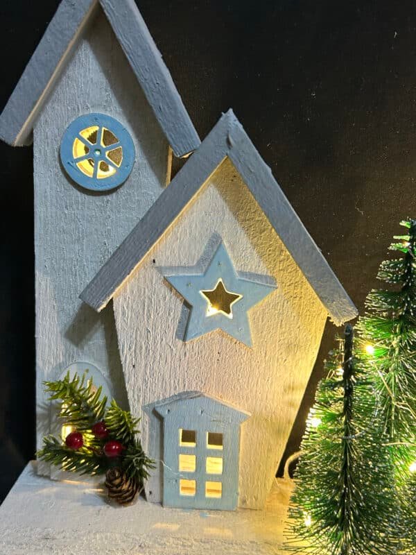 Trending Products Wooden Christmas House with LED Lighted,Xmas Village Houses,Light Up Xmas Village Houses Set,Christmas Houses Indoor Room Decor