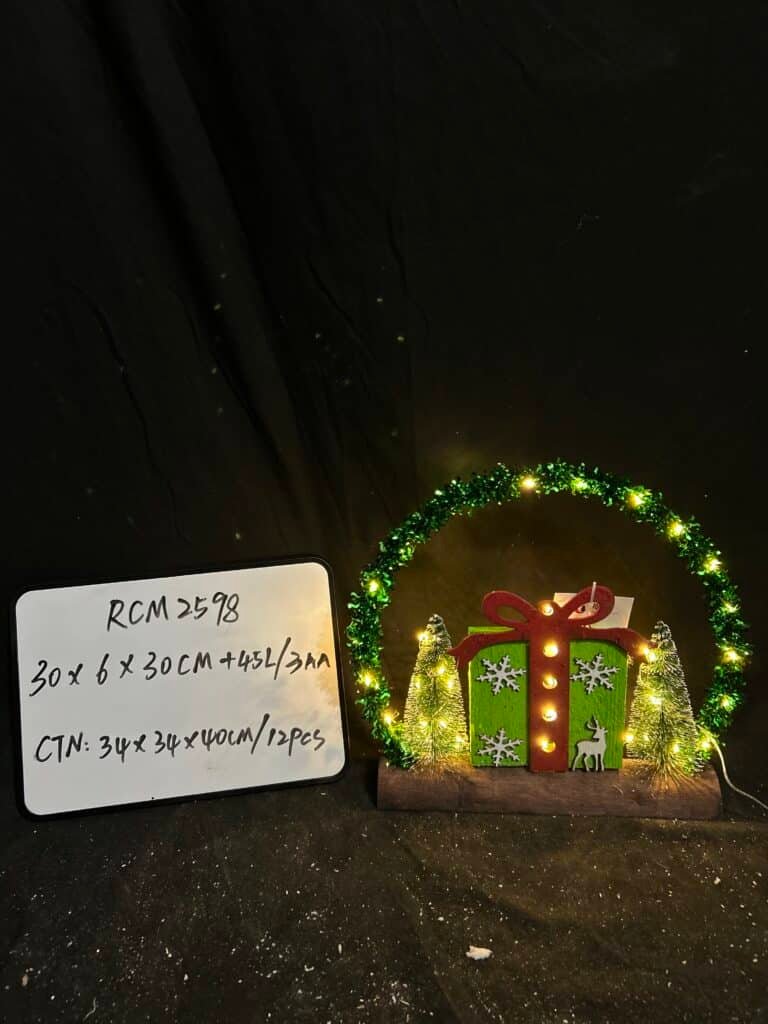 Good Quality Christmas Tabletop Decoration Wooden Lighted Christmas Indoor Light gift box Table Centerpieces Battery Operated Home Decorations for Holiday Party Gifts