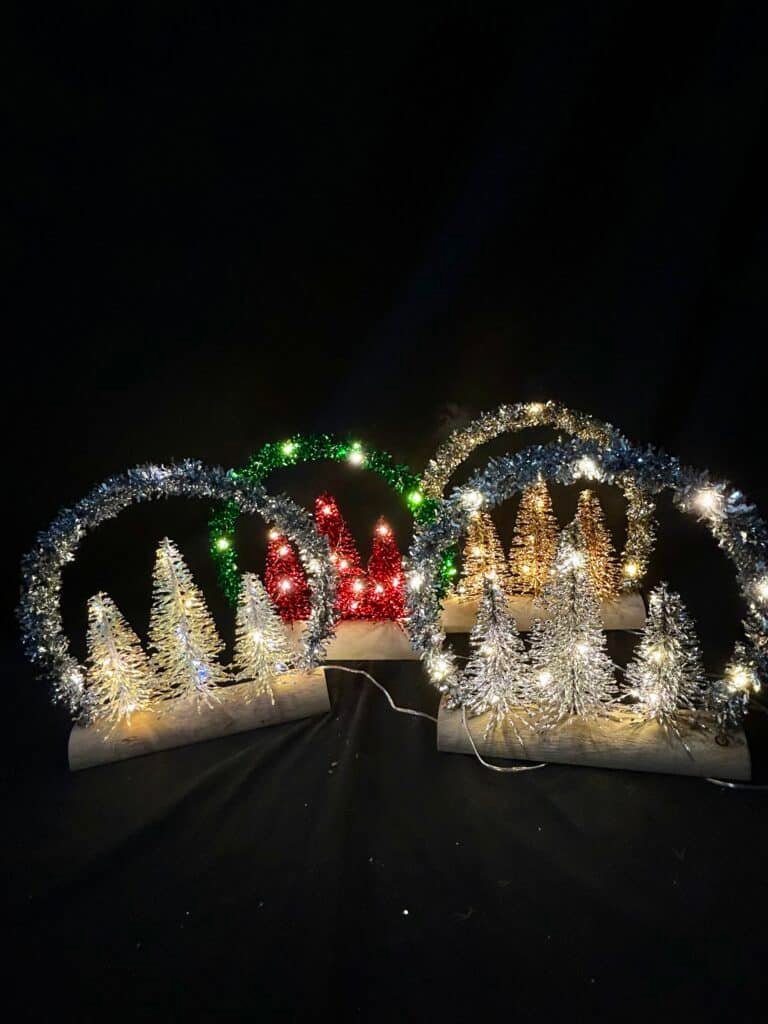 Christmas Tabletop Decoration, Wooden Pre-lit Xmas Chriatmas tree Ornament with Metal Frame, Battery Operated LED Light Up Holiday Sign for Indoor Mantel Shelf Decor