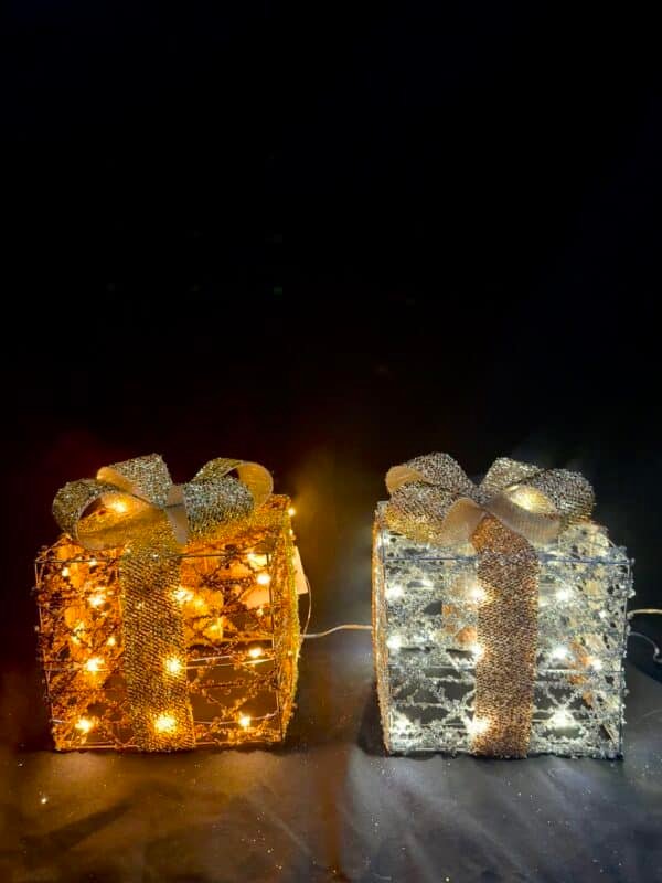 Christmas Decorations, Purtuemy Set of 3 Christmas Lighted Gift Boxes 180 LED Light up Xmas Present Ornament for Tree Indoor Outdoor Yard Holiday Door, Christmas Lights