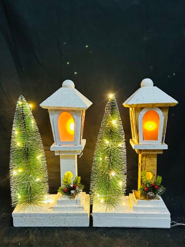 Wooden Streetlamp Ornament for Christmas Decoration Delicate Tabletop Adornment for Living Room Study and Holiday Parties Festive Scene Decor