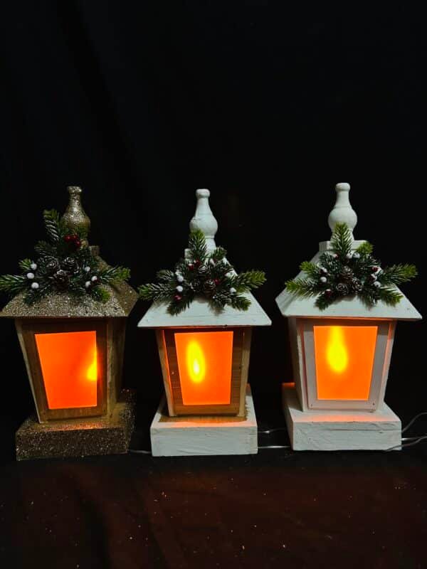 Streetlamp Model Delicate Tabletop Ornament for Christmas Decor for Home Garden and Office Showcase Adornment for Memorable Holidays