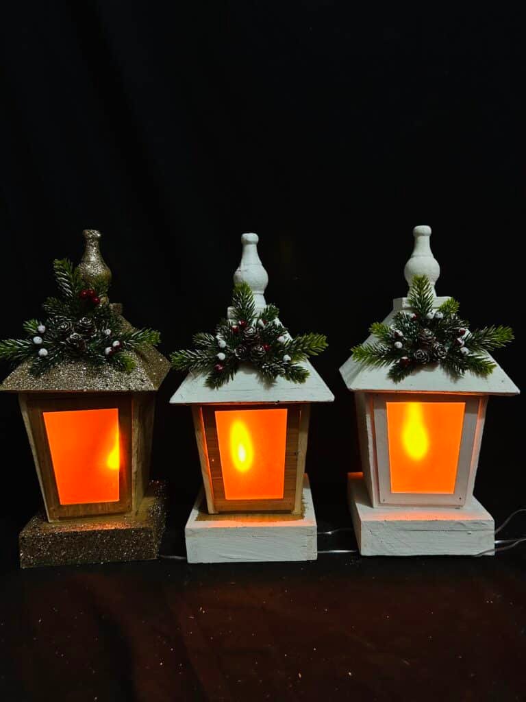 Streetlamp Model Delicate Tabletop Ornament for Christmas Decor for Home Garden and Office Showcase Adornment for Memorable Holidays