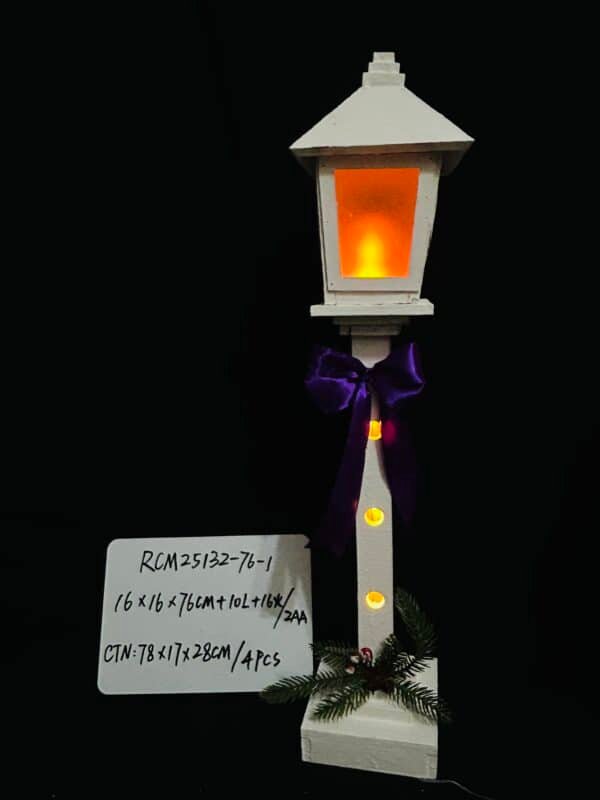 76CM Christmas Wooden Streetlamp Model Creative Tabletop Decor for Restaurant and Office Festive Adornment Natural Craftsmanship