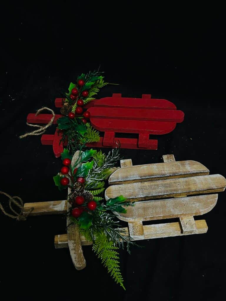 Christmas Sled Decoration Wooden Santa Sleigh Wall Hanging Small Sled Ornament Xmas Wall Decor Vintage for Winter Holiday Home for Porch Indoor Decor