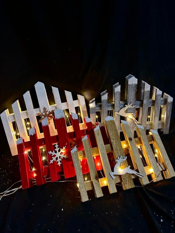 30CM Christmas Wooden Tree Fence with LED String Light Xmas Wooden Picket Fence Holiday Indoor Garden Fence for Christmas Tree Garden Grass Lawn Party Decorations