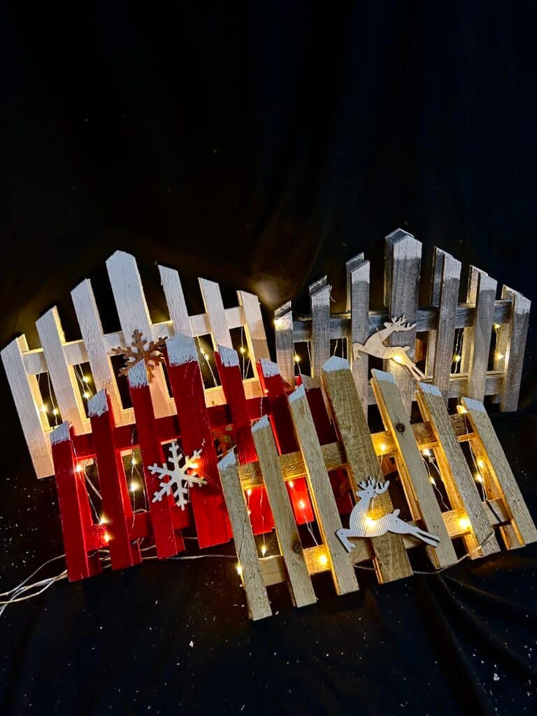 30CM Christmas Wooden Tree Fence with LED String Light Xmas Wooden Picket Fence Holiday Indoor Garden Fence for Christmas Tree Garden Grass Lawn Party Decorations